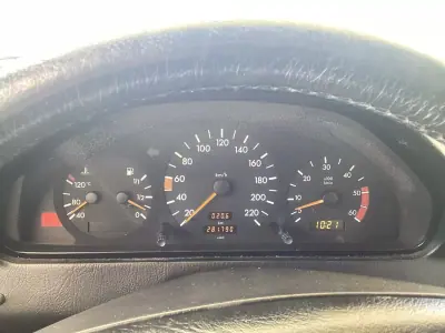 Mercedes-Benz C 200 1994 - 3990 EUR, 281790 km - AUTO.MOTO.pt - 281790km - foto 5 de 9