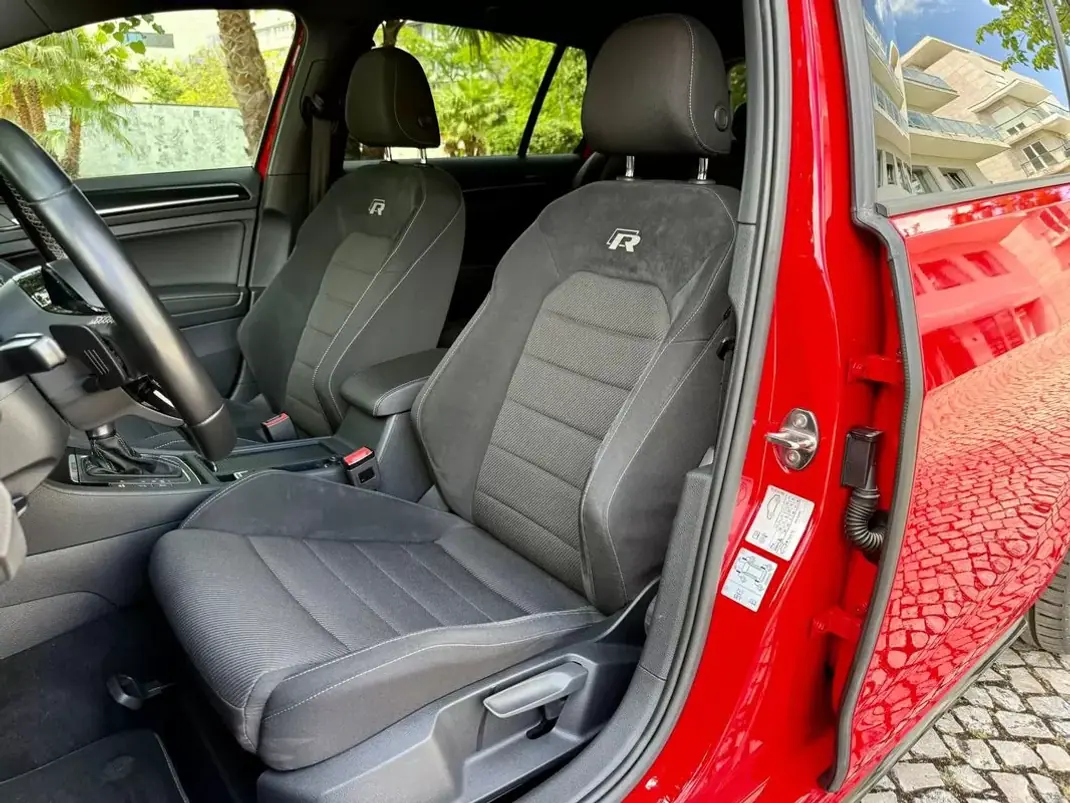 Volkswagen Golf 2019 - 32990 EUR, 72300 km - AUTO.MOTO.pt - 72300km - foto 15 de 40