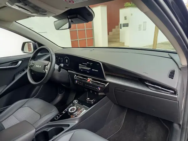 Kia e-Niro 2023 - 27490 EUR, 74100 km - AUTO.MOTO.pt - 74100km - foto 13 de 19