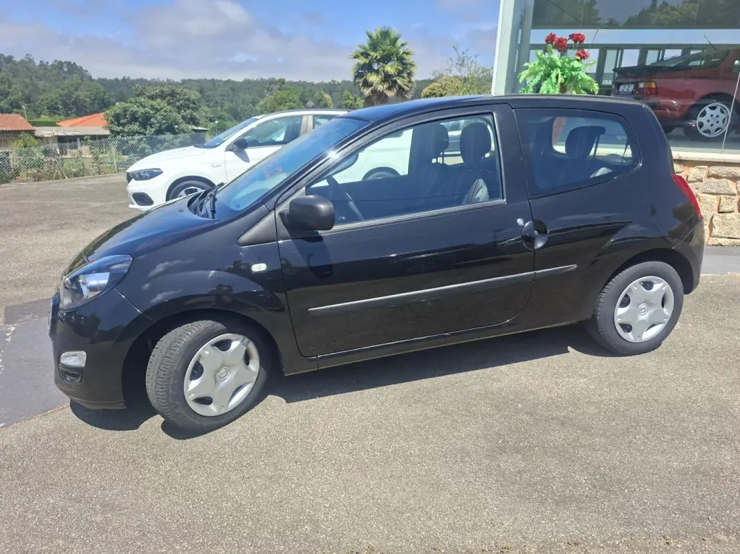 Renault Twingo 2013 - 7945 EUR, 122382 km - 122382km - foto 3 de 11
