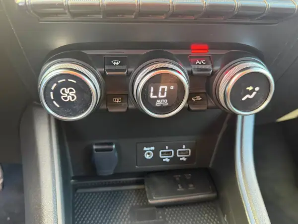 Renault Captur 2022 - 16900 EUR, 120826 km - AUTO.MOTO.pt - 120826km - foto 13 de 22
