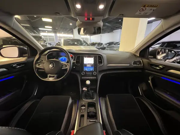 Renault Mégane 2016 - 11990 EUR, 140000 km - AUTO.MOTO.pt - 140000km - foto 5 de 41