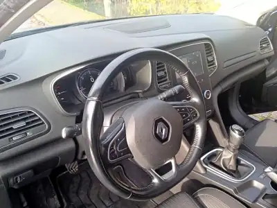 Renault Mégane Break 2017 - 14900 EUR, 165000 km - AUTO.MOTO.pt - 165000km - foto 10 de 13