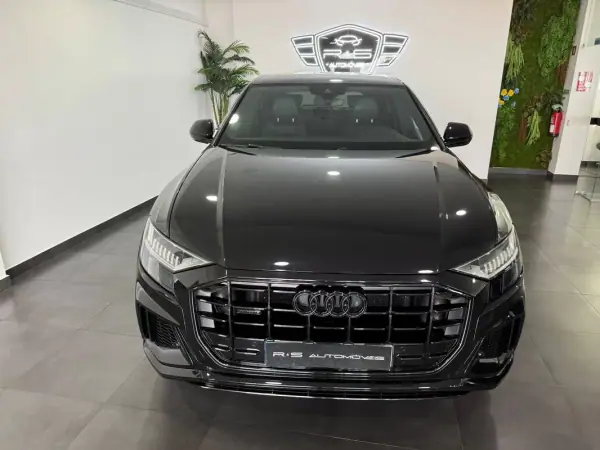 Audi Q8 2019 - 60000 EUR, 180000 km - AUTO.MOTO.pt - 180000km - foto 2 de 36