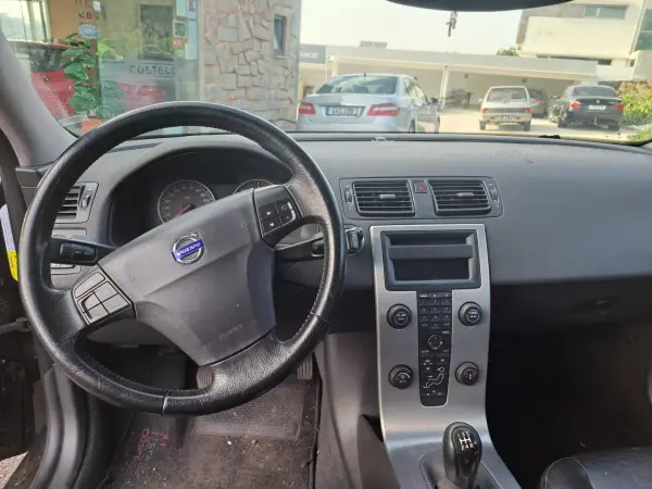 Volvo V50 2005 - 4990 EUR, 260573 km - AUTO.MOTO.pt - 260573km - foto 2 de 6