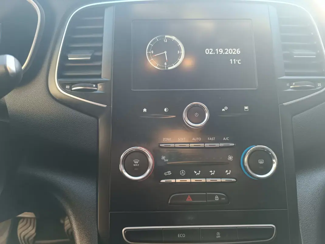 Renault Mégane 2019 - 12900 EUR, 192111 km - AUTO.MOTO.pt - 192111km - foto 22 de 26