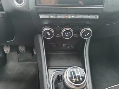 Renault Captur 2020 - 14900 EUR, 196207 km - AUTO.MOTO.pt - 196207km - foto 25 de 34