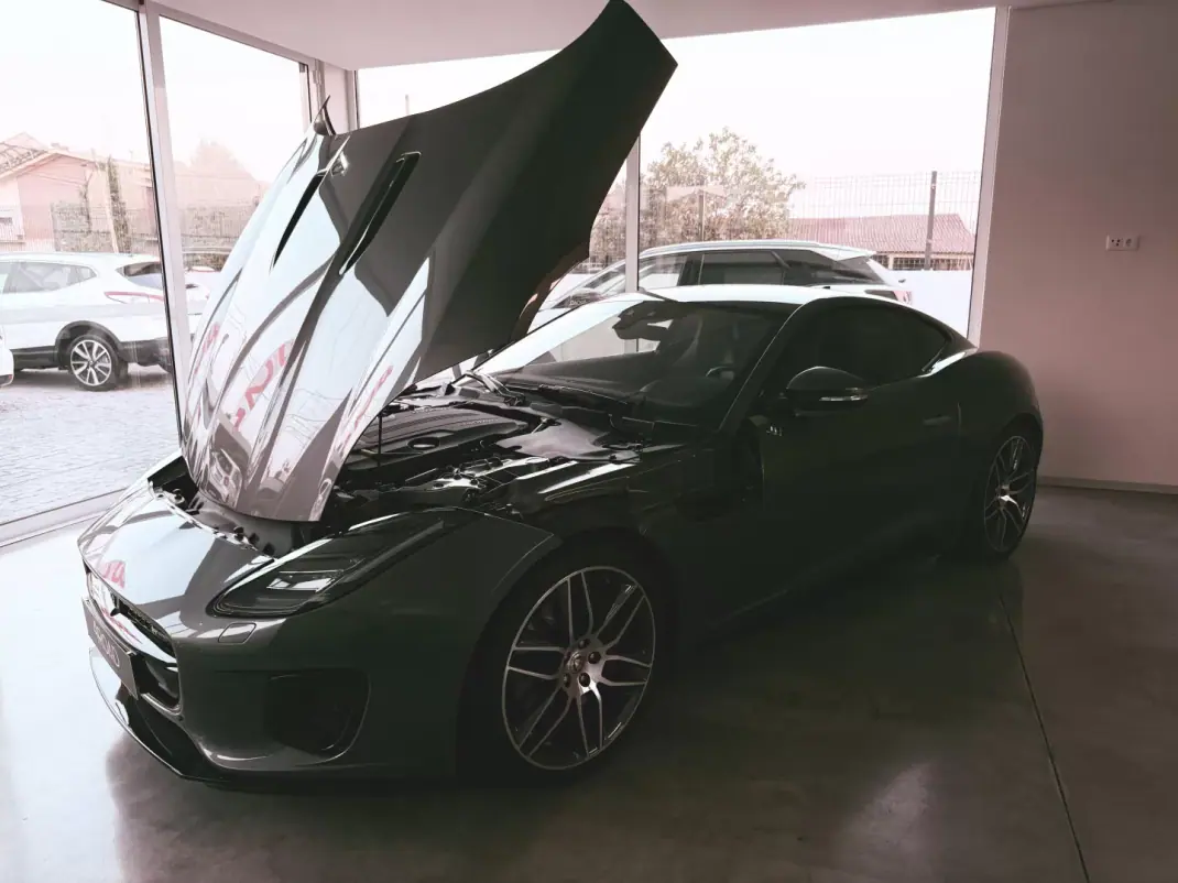 Jaguar F-Type 2018 - 46000 EUR, 64300 km - AUTO.MOTO.pt - 64300km - foto 40 de 135