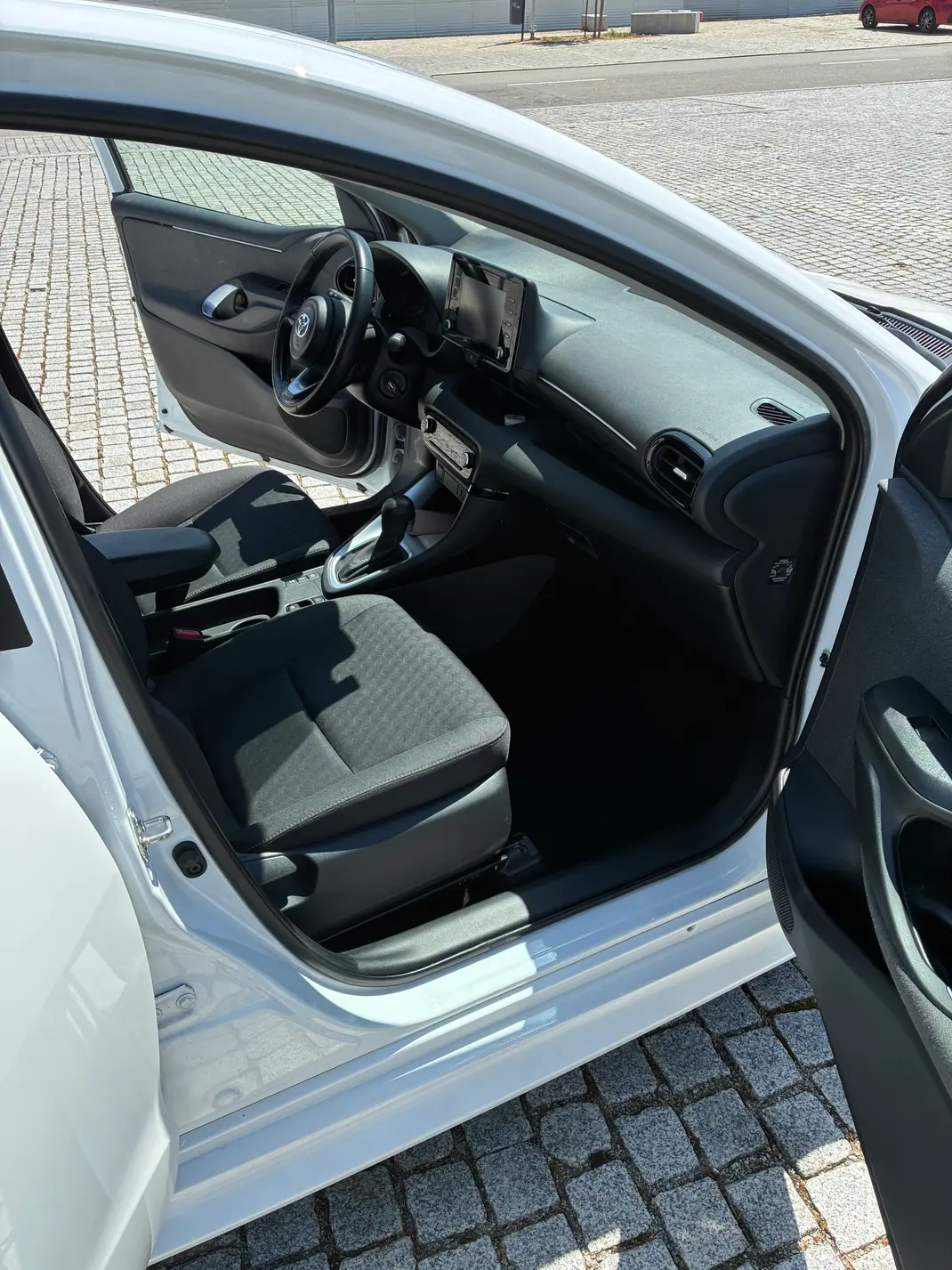 Toyota Yaris 2021 - 19500 EUR, 48750 km - AUTO.MOTO.pt - 48750km - foto 6 de 13