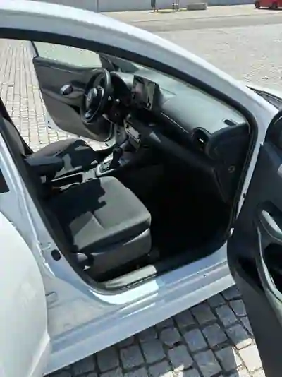 Toyota Yaris 2021 - 19500 EUR, 48750 km - AUTO.MOTO.pt - 48750km - foto 6 de 13