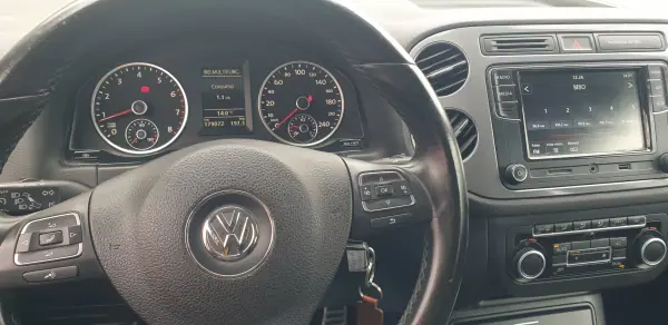 Volkswagen Tiguan 2012 - 10950 EUR, 178600 km - AUTO.MOTO.pt - 178600km - foto 8 de 17