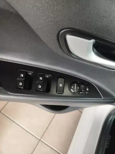 Kia Rio 2018 - 14750 EUR, 46500 km - AUTO.MOTO.pt - 46500km - foto 21 de 35