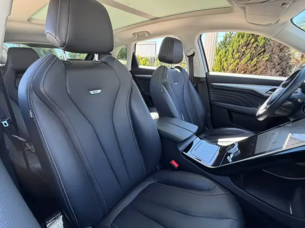 MG Marvel R 70 kWh Luxury 2024 Elétrico — 29 011 km MG Marvel R 70 kWh Luxury 2024 Elétrico