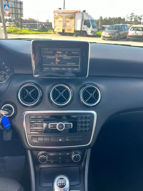 Mercedes-Benz A 180 2013 - 15000 EUR, 197483 km - AUTO.MOTO.pt - 197483km - foto 10 de 20