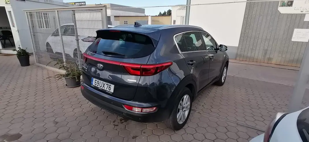 Kia Sportage 2018 - 17800 EUR, 67300 km - AUTO.MOTO.pt - 67300km - foto 12 de 21