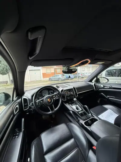 Porsche Cayenne 2011 - 42000 EUR, 162000 km - AUTO.MOTO.pt - 162000km - foto 13 de 18