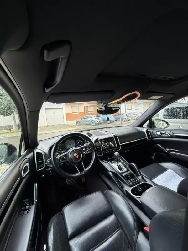 Porsche Cayenne 2011 - 39500 EUR, 162000 km - AUTO.MOTO.pt - 162000km - foto 13 de 18