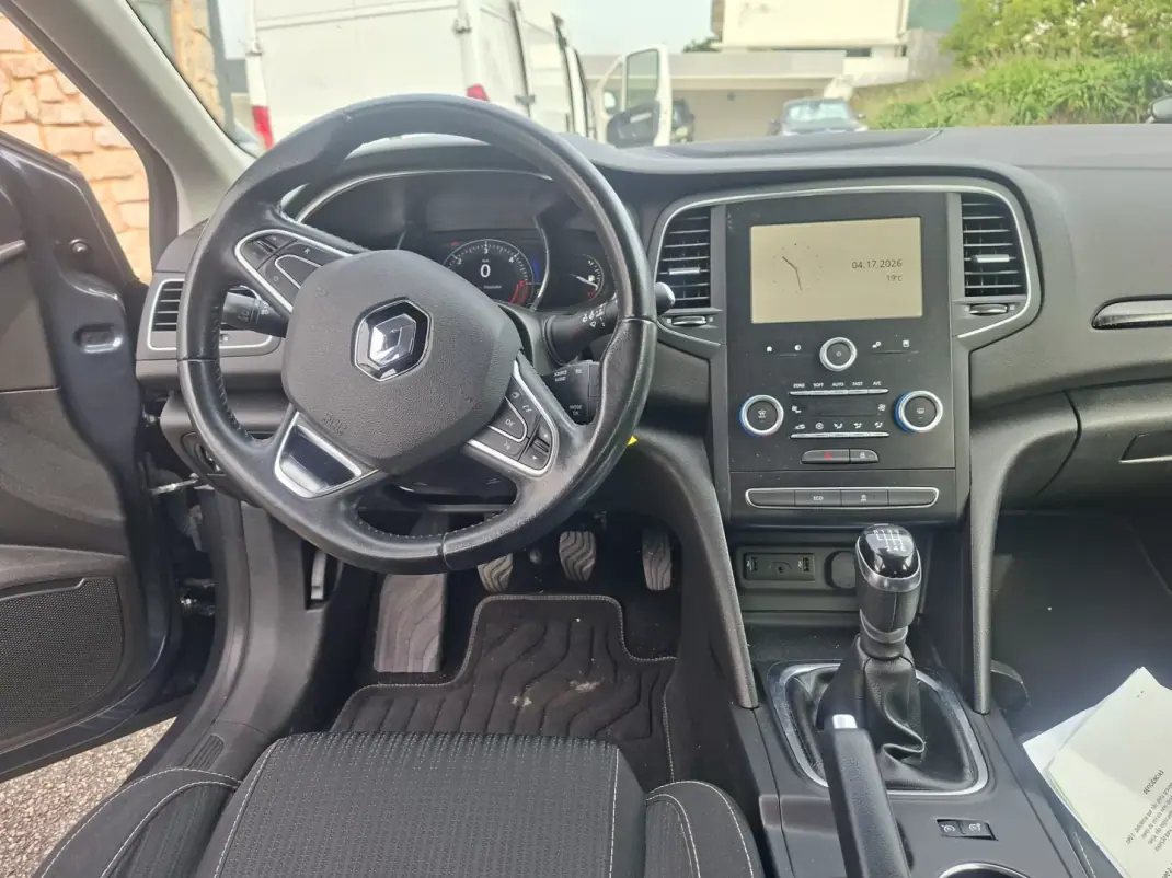 Renault Mégane Sport Tourer 2017 - 11530 EUR, 167840 km - AUTO.MOTO.pt - 167840km - foto 11 de 31