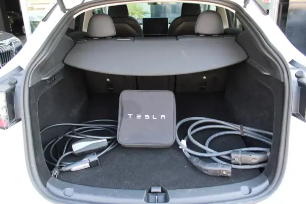 Tesla Model Y 2024 - 35900 EUR, 38745 km - 38745km - foto 33 de 38