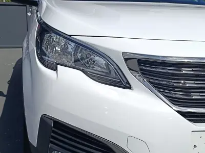 Peugeot 5008 2019 - 14900 EUR, 203649 km - AUTO.MOTO.pt - 203649km - foto 9 de 34