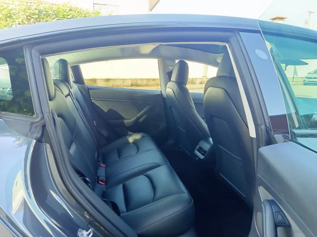 Tesla Model 3 2022 - 26990 EUR, 99900 km - AUTO.MOTO.pt - 99900km - foto 11 de 16