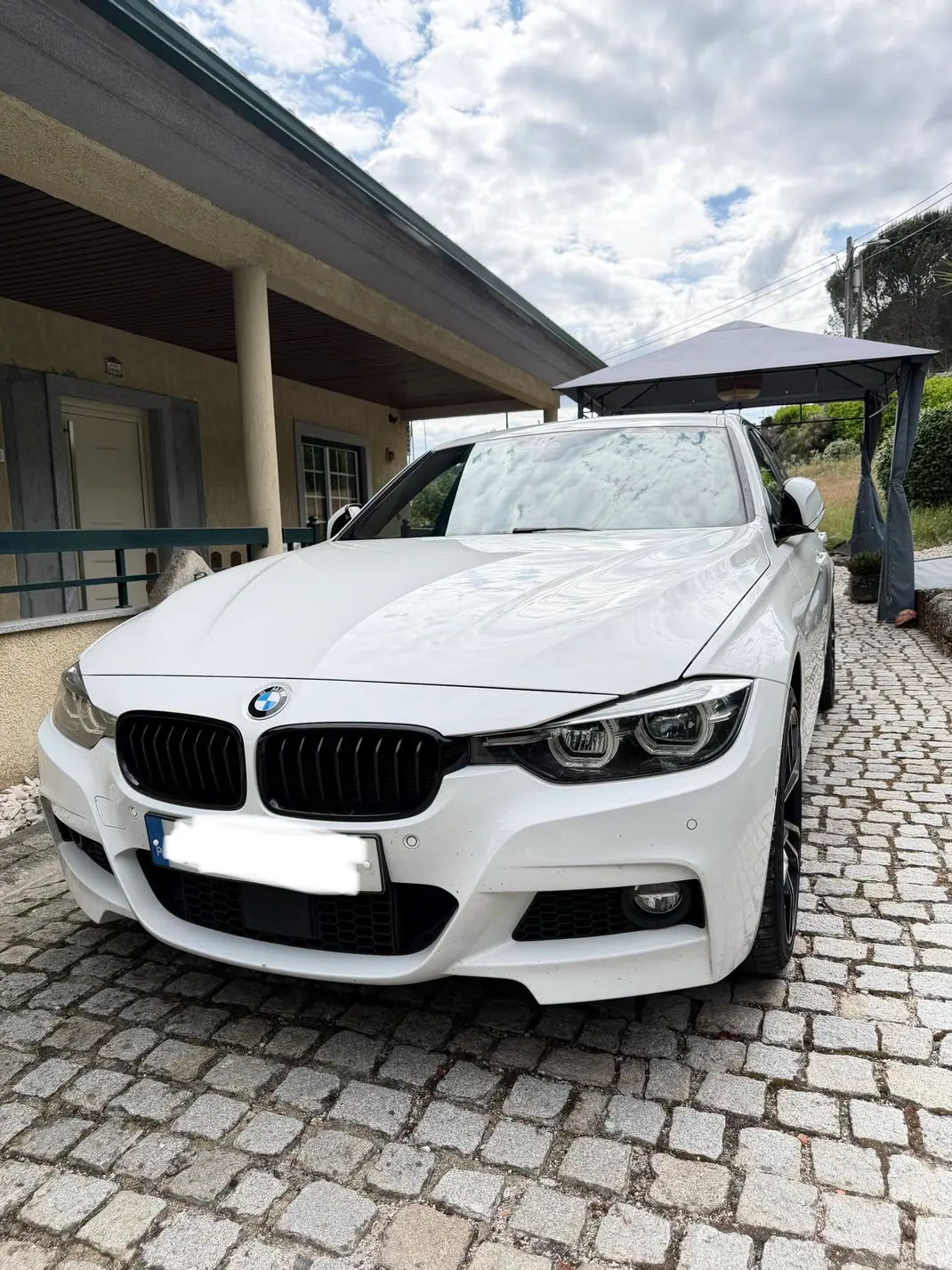BMW 320 2019 - 27000 EUR, 123500 km - AUTO.MOTO.pt - 123500km - foto 1 de 14