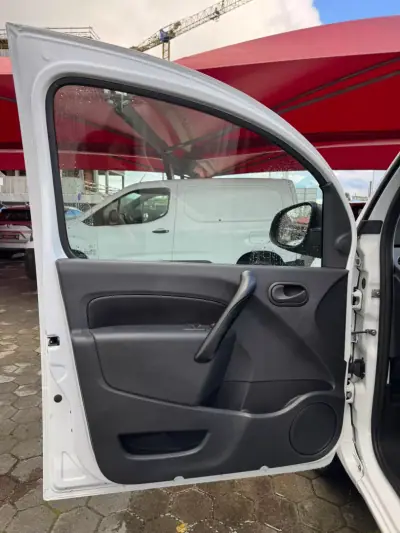 Renault Kangoo E-Tech 2021 - 14750 EUR, 34426 km - AUTO.MOTO.pt - 34426km - foto 3 de 8