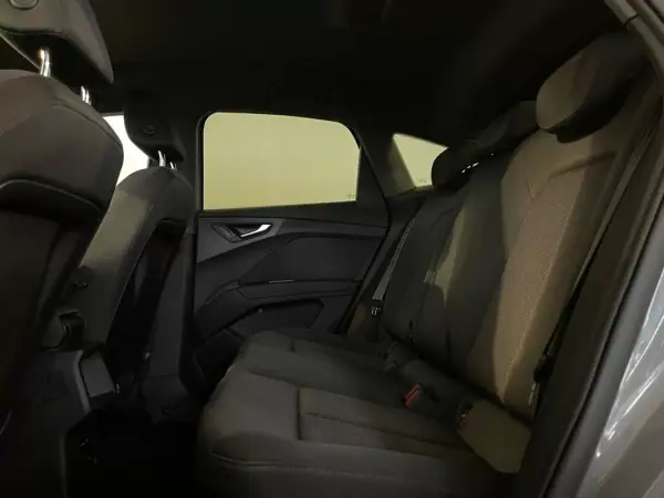 Audi Q4 e-tron 2023 - 29500 EUR, 69000 km - AUTO.MOTO.pt - 69000km - foto 13 de 35
