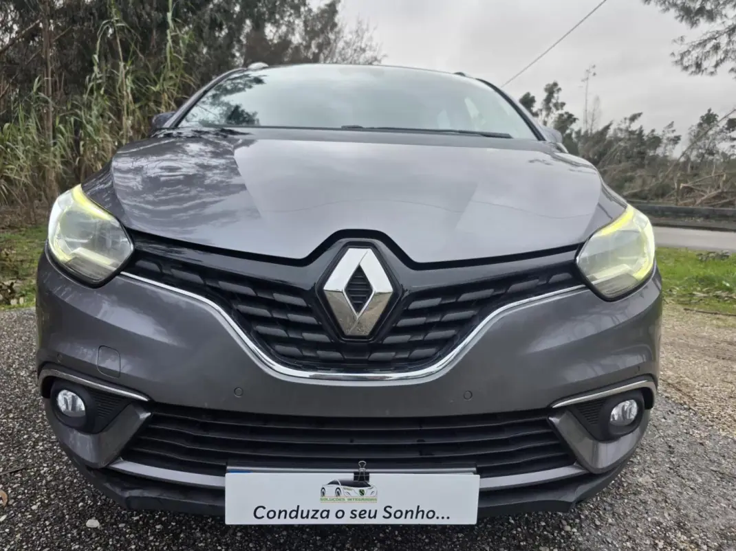 Renault Grand Scénic 2017 - 12750 EUR, 320000 km - AUTO.MOTO.pt - 320000km - foto 6 de 40