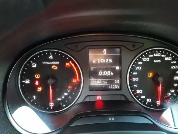 Audi A3 2014 - 14900 EUR, 250000 km - AUTO.MOTO.pt - 250000km - foto 33 de 38