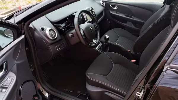 Renault Clio 2017 - 9950 EUR, 77000 km - 77000km - foto 13 de 35