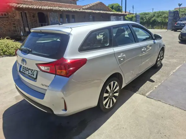 Toyota Auris Touring Sports 2014 - 9920 EUR, 222597 km - AUTO.MOTO.pt - 222597km - foto 12 de 14