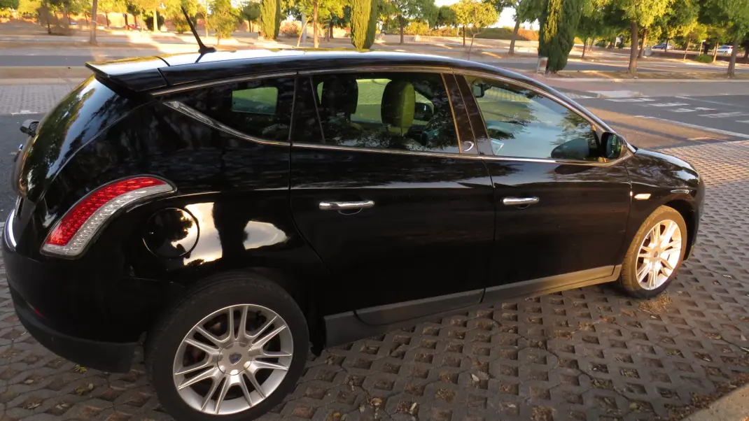 Lancia Delta 2009 - 8800 EUR, 166000 km - 166000km - foto 3 de 10