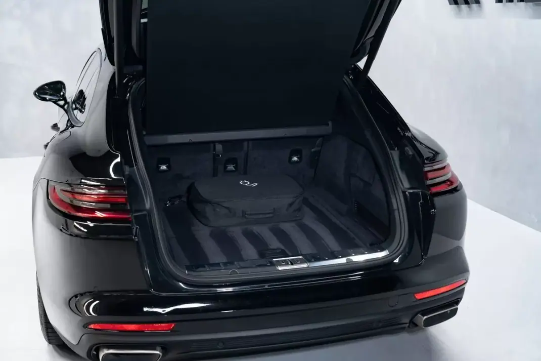 Porsche Panamera Sport Turismo 2020 - 63950 EUR, 111000 km - AUTO.MOTO.pt - 111000km - foto 13 de 53