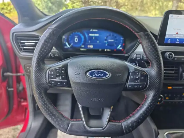 Ford Focus 2023 - 17750 EUR, 76000 km - AUTO.MOTO.pt - 76000km - foto 20 de 39