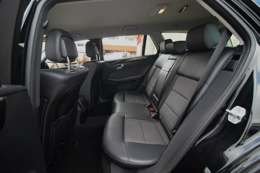 Mercedes-Benz E 250 2010 - 13990 EUR, 245000 km - AUTO.MOTO.pt - 245000km - foto 13 de 48