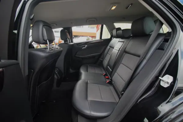 Mercedes-Benz E 250 2010 - 12990 EUR, 245000 km - AUTO.MOTO.pt - 245000km - foto 13 de 48