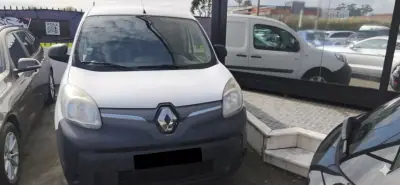 Renault 2017 - 9990 EUR, 87326 km - AUTO.MOTO.pt - 87326km - foto 2 de 4