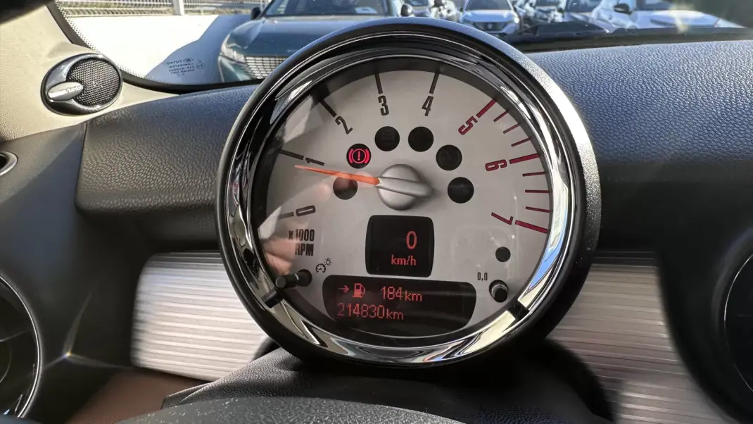 MINI Cooper 2012 - 10500 EUR, 210000 km - AUTO.MOTO.pt - 210000km - foto 25 de 40