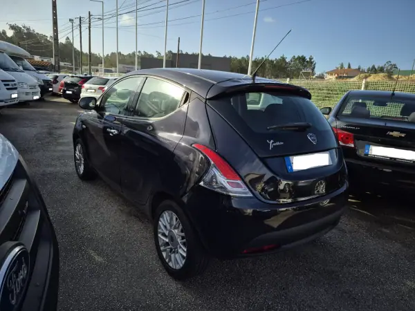 Lancia Ypsilon 2013 - 8400 EUR, 125600 km - AUTO.MOTO.pt - 125600km - foto 4 de 4
