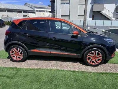 Renault Captur 2014 - 9900 EUR, 217000 km - AUTO.MOTO.pt - 217000km - foto 15 de 60