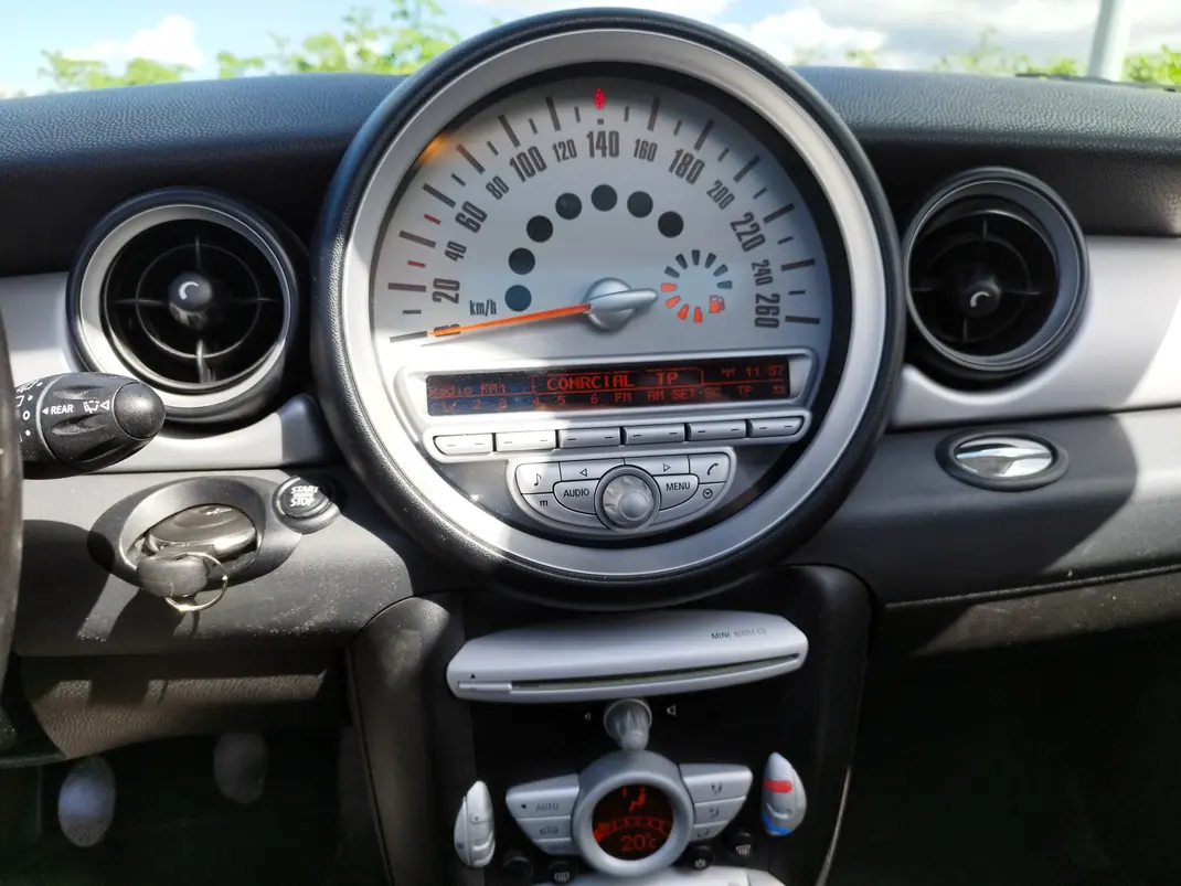 MINI Cooper 2009 - 5950 EUR, 230000 km - AUTO.MOTO.pt - 230000km - foto 15 de 15