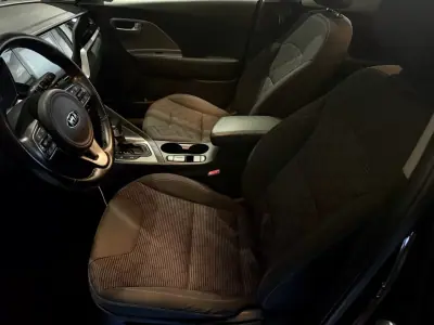 Kia Niro 2020 - 17490 EUR, 168000 km - AUTO.MOTO.pt - 168000km - foto 14 de 21