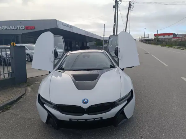 BMW i8 2016 - 71000 EUR, 140000 km - AUTO.MOTO.pt - 140000km - foto 6 de 25