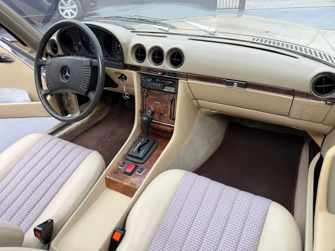 Mercedes-Benz SLC 180 1977 - 29900 EUR, 84000 km - AUTO.MOTO.pt - 84000km - foto 7 de 12