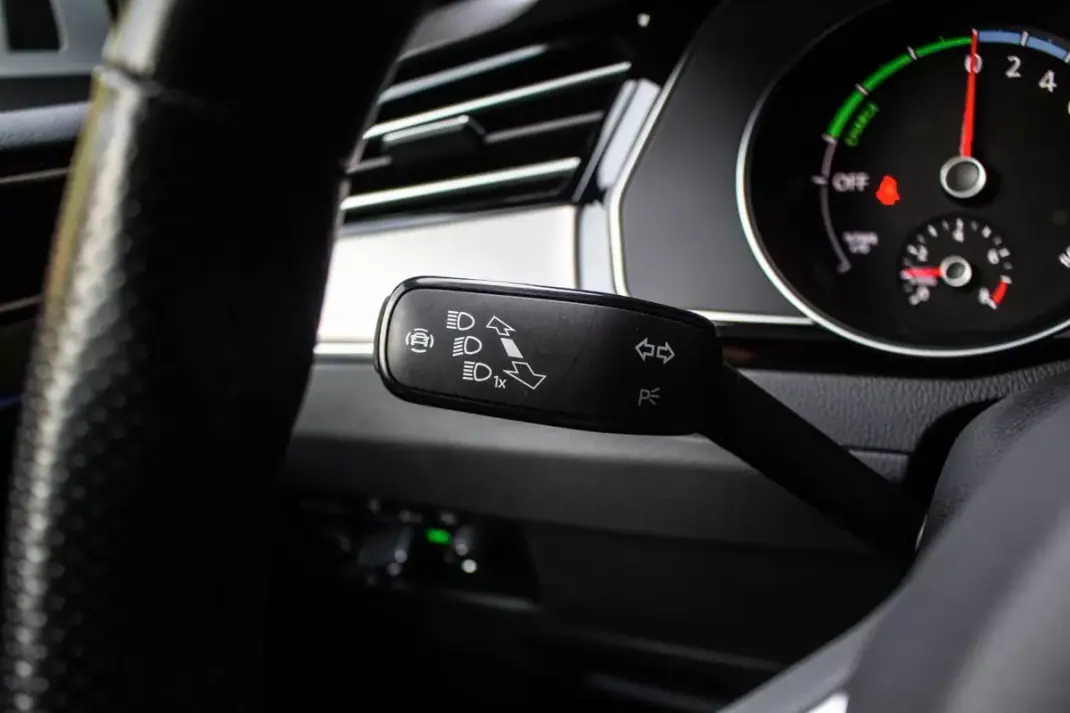 Volkswagen Passat Variant 2020 - 23990 EUR, 19072 km - 19072km - foto 17 de 43