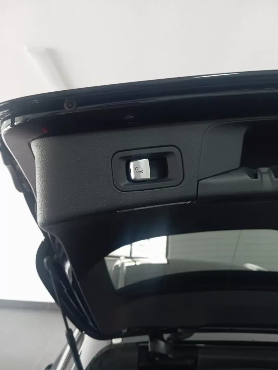 Mercedes-Benz C 220 2019 - 28300 EUR, 140000 km - AUTO.MOTO.pt - 140000km - foto 16 de 36