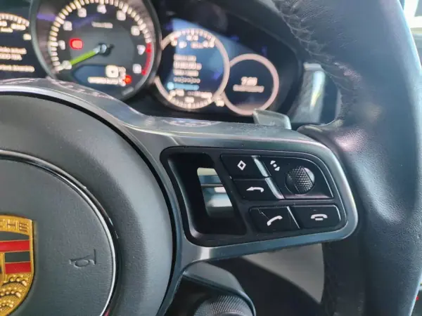 Porsche Panamera 2017 - 67750 EUR, 99900 km - AUTO.MOTO.pt - 99900km - foto 31 de 46