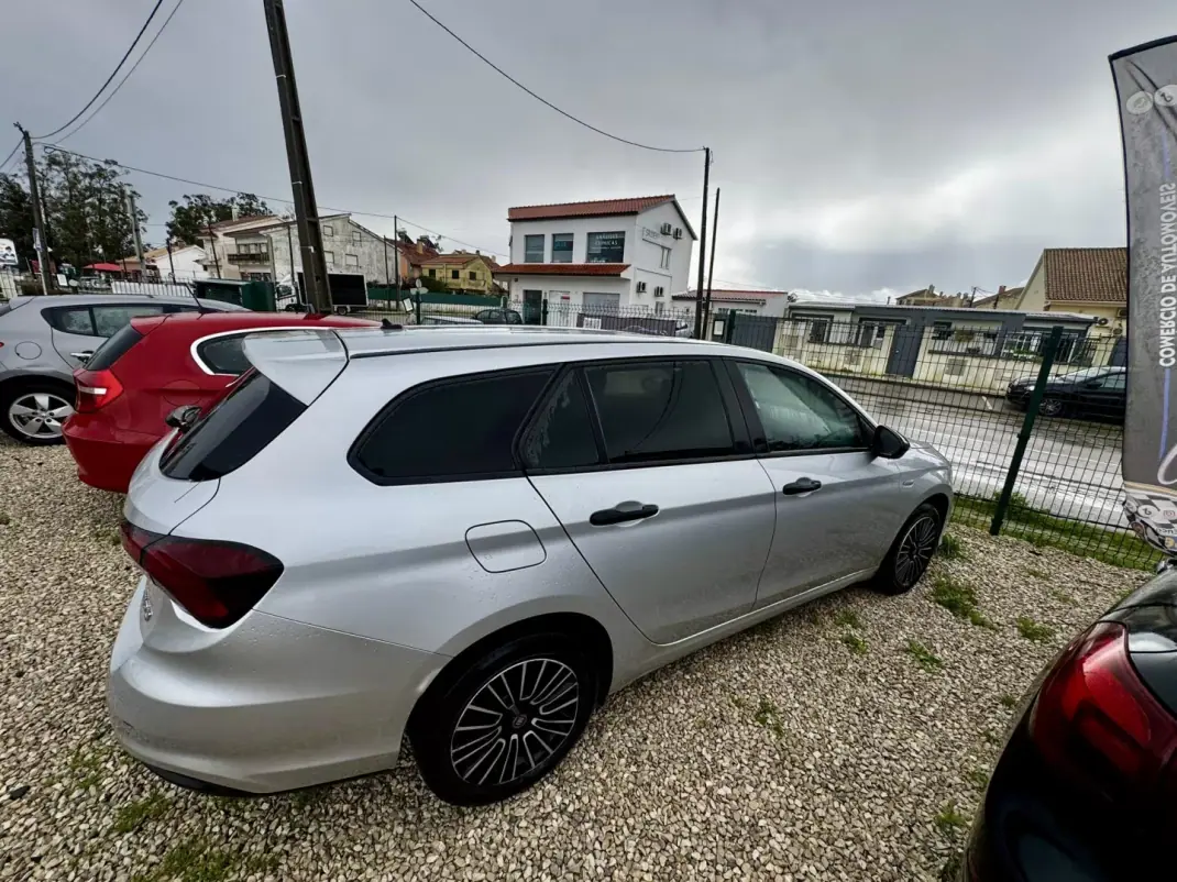 Fiat Tipo Station Wagon 2021 - 12499 EUR, 96300 km - AUTO.MOTO.pt - 96300km - foto 4 de 6
