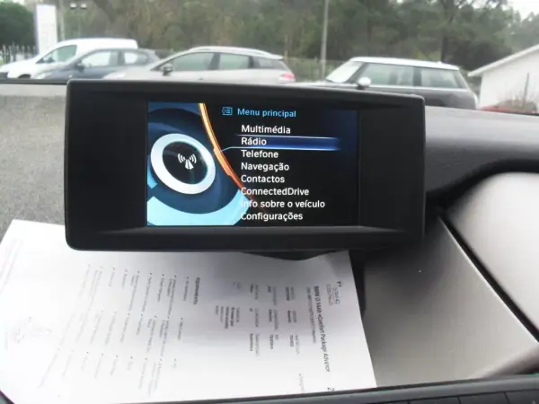 BMW i3 2018 - 17580 EUR, 93200 km - AUTO.MOTO.pt - 93200km - foto 13 de 28